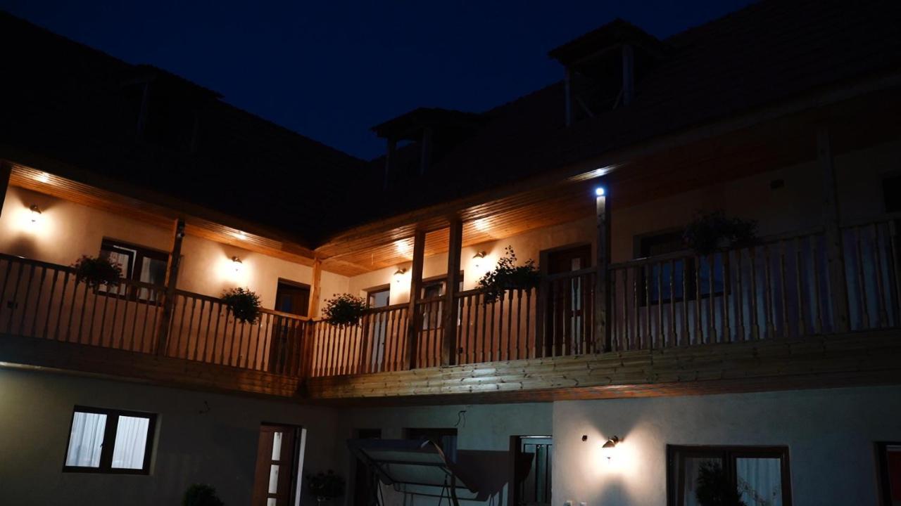 Casa Brutarului Crit Hotel Exterior foto